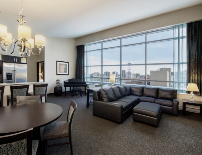 Holiday Inn Saskatoon Downtown – VIP Executive Penthouse Suite