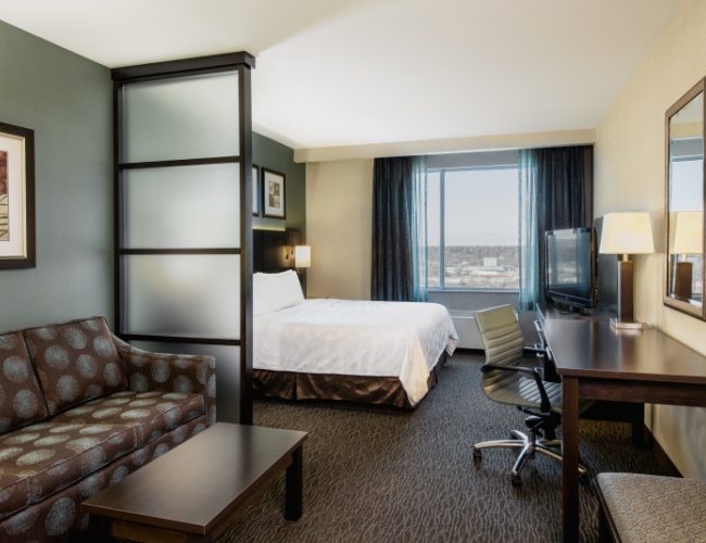 Holiday Inn Saskatoon Downtown – Standard King Bedded Guestroom